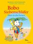 "Bobo Siebenschläfer fährt in die Ferien!" Ein Zeichentrickbär am Strand mit Kamera, Surfbrett und Zubehör. Ein Hase trägt einen Koffer., Buch
