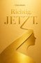 Clara Stern, Richtig. JETZT. Ein goldener Hintergrund mit einer stilisierten, geschwungenen Silhouette eines Gesichts., Buch