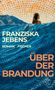 Text: Franziska Jebens, Roman Fischer, Über der Brandung. Eine Frau im Wasser, Berge im Hintergrund, orange Kreismuster oben., Buch