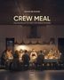 „CREW MEAL - Das Kochbuch für dich und deine Freunde“. Menschen sitzen an einem gedeckten Tisch.