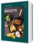 RACLETTE, Cornelia Schinharl, KÜCHENRATGEBER. Foto mit vier Raclette-Pfännchen, Salat und Dip auf dunklem Hintergrund.