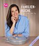 Text: "Saliha Özcan FAMILIENKÜCHE Einfach. Lecker. Jeden Tag." Frau in blauem Hemd, lächelt, Topf vor ihr, Logo "Sally's"., Buch