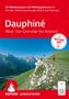 50 Wanderungen im Vercors, Dauphiné: Von Grenoble bis Sisteron. Zwei Wanderer auf einem grünen Bergpfad.