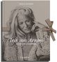 Der Text lautet: "NADJA SCHAER, Iris von Arnim, THE QUEEN OF CASHMERE, CALLWEY." Schwarz-weißes Porträt einer Frau mit langem Haar., Buch