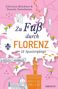 "Zu Fuß durch Florenz: 12 Spaziergänge." Karte von Florenz mit Fußabdrücken, berühmte Bauwerke und Statuen auf rosa Hintergrund.