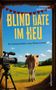 "BLIND DATE IM HEU" in großen gelben Buchstaben, darunter "Krimikomödie aus Österreich". Eine Kuh auf einer Wiese, Kamera., Buch