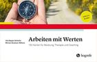 "Arbeiten mit Werten" von Uta Deppe-Schmitz und Miriam Deubner-Böhme. Eine Hand hält einen Kompass auf einer Straße., Buch