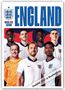ENGLAND Official 2026 Calendar. Titelbild 2027 in Bearbeitung. Vorderseite zeigt sieben Männer in Fußballtrikots.