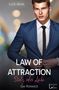 "LAW OF ATTRACTION: Stolz oder Liebe, GAY ROMANCE" Ein Mann im Anzug schaut ernst und schließt seine Knöpfe., Buch