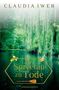 "Claudia Iwer. In Spreetau zu Tode. SPREEWALDKRIMI." Ein malerischer Fluss mit viel Grün und herabhängenden Zweigen., Buch
