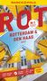 ROTER TEXT: "ROTTERDAM & DEN HAAG". Gelbe Würfelhäuser umrahmen einen blauen Himmel, was frisch und modern wirkt.