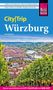 „City|Trip Würzburg“, Jens Sobisch, Weinberge im Vordergrund, Stadt und Fluss im Hintergrund, blauer Himmel.