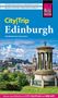 #Highlights für Nachtschwärmer | City|Trip Edinburgh. Blick auf ein Monument mit der Altstadt im Hintergrund.