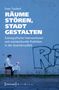 „RÄUME STÖREN, STADT GESTALTEN“ von Svea Taubert. Eine Person sitzt elegant an einem kleinen Tisch vor einer bemalten Wand.