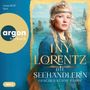 Anne Moll liest "Die Seefahrerin" von Iny Lorentz. Eine Frau mit blonden Zöpfen vor einem maritimen Hintergrund., 2 MP3-CDs