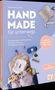 Buchtitel "Handmade für unterwegs". Nähideen für unterwegs. Cover zeigt Nähprojekte wie Taschen und Accessoires., Buch