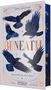 Cover mit Text "BENEATH", "Was setzt du aufs Spiel?", "ARIEL SULLIVAN". Illustrationen von fliegenden Raben und Sternen.