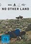 „No Other Land“, Preise: Panorama Audience Award 2024, Bester Dokumentarfilm 2024. Ein Mann liegt auf einer steinigen Wiese, im Hintergrund ein Bagger. FSK 16.