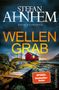 "Wellen Grab" von Stefan Ahnhem. Kriminalroman. Ein rotes Haus auf Felsen, stürmischer Himmel, spiegel Bestseller., Buch