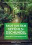 "Raus aus dem Gefühls-Dschungel: Mein IKVT-Therapiejournal" steht inmitten eines üppigen Waldpfades., Buch