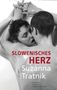 "SLOWENISCHES HERZ, Suzanna Tratnik. Zwei Personen, die eng umschlungen sind, in einer intimen Umarmung.", Buch