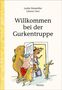 „Willkommen bei der Gurkentruppe“ von Leslie Niemöller, Liliane Oser. Illustration: Tiere betreten eine Tür., Buch