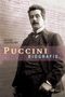 Texte: "Dieter Schickling, Puccini Biografie." Schwarz-weißes Foto eines Mannes im Anzug, Hintergrund mit Noten., Buch
