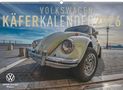 "Volkswagen Käferkalender 2026." Ein klassischer VW Käfer auf einer sonnigen Ufersteinpflasterstraße.