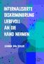 Text: "INTERNALISIERTE DISKRIMINIERUNG LIEBEVOLL AN DIE HAND NEHMEN, SANNIK BEN DEHLER". Künstlerisch mit blauen Formen.