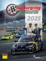 „nürburgring Langstrecken Serie 2025“, darunter zwei fröhliche Rennfahrer, Rennwagen im Hintergrund, ADAC-Logo., Buch