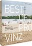 "BEST OF PROVINZ" und "DEUTSCHLAND - ÜBERRASCHEND ANDERS & SKURRIL SCHÖN". Sandstrand mit See und Badegästen., Buch