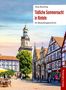 Buchtitel: "Tödliche Sommernacht in Rinteln" von Tamy Büsching. Fachwerkhäuser und Kirchturm auf einem sonnigen Platz., Buch