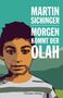 Der Text lautet: "MARTIN SICHINGER MORGEN KOMMT DER OLAH". Eine Illustration eines Jungen mit gestreiftem Shirt., Buch