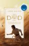 „Das Haus David: 30 Tage mit dem Mann nach Gottes Herzen.“ Darstellung: Mann in antiker Kleidung mit Schleuder., Buch