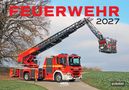 Feuerwehrwagen mit ausgefahrener Rettungsleiter, roter Schriftzug „FEUERWEHR 2027“ oben. Ländliche Umgebung.