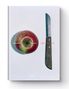 Texte: "Helga Beisheim Was bleibt Werke 1996–2024". Ein Apfel und ein Messer auf weißem Hintergrund., Buch