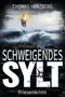 "THOMAS HERZBERG SCHWEIGENDES SYLT Friesenkrimi." Ein Leuchtturm im Sturm mit hell erstrahlendem Licht., Buch