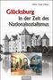 „Glücksburg in der Zeit des Nationalsozialismus“. Historische Illustration eines Schlosses und einer Szene mit Männern im Raum., Buch