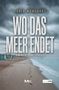 „WO DAS MEER ENDET“. Strand mit Fußspuren, Reihe bunter Strandhütten, trübes Wetter, Logo mit „MR Verlag“., Buch