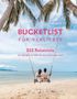 "Bucketlist für Verliebte", "333 Reiseziele". Ein Paar schaukelt am Strand unter Palmen mit Blick auf das Meer., Buch
