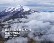 Text: "Über dem Dach der Welt. Ecuador, Land der vier Welten." Martin Köppert. Schneebedeckter Berg, Wolken., Buch