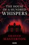 "The House of a Hundred Whispers. Ein Horror-Roman." Ein düsteres Herrenhaus vor rotem Himmel, mit roten Fenstern., Buch