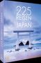 IN 225 REISEN DURCH JAPAN. Ein Torii im Wasser vor Felsen, blauer Himmel. National Geographic Logo., Buch