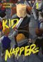 "KID NAPPERS", umgeben von Kindern, die große Messer halten, ein gefesselter Mensch mit Papiertüte auf dem Kopf., Buch