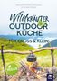 Text: "Wildkräuter Outdoor Küche für Groß & Klein. Vegan." 
Im Vordergrund kocht ein Topf über einem Lagerfeuer., Buch