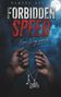"FORBIDDEN SPEED. Kein Weg zurück." Zwei Hände halten Ketten mit Anhängern in Form eines Notenschlüssels und Motorrads., Buch