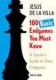 "100 Basic Endgames You Must Know" von Jesus de la Villa. Schachfigur, schwarzer Turm vor blauem Hintergrund., Buch