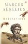 Text: "Marcus Aurelius Meditations". Illustration einer Büste von Marcus Aurelius, umgeben von Sanddünen und Händen.