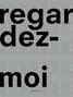Der Text "regardez-moi" in großen, schwarzen Buchstaben auf grauem Hintergrund. Unten steht "HANNIBAL"., Buch