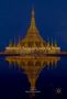 Text: "Myanmar's Integration with the World", "Challenges and Policy Options", "Edited by Prabir De, Ajitava Raychaudhuri." Goldene Pagode im Wasser gespiegelt.